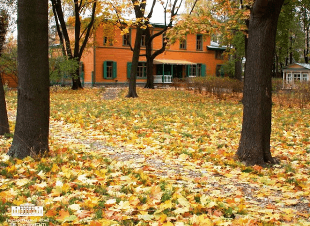 https://kremlintour.com/sites/default/files/styles/article/public/sights/1garden3-tolstoy-house-museum.jpg?itok=w-L77bMa