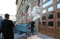 Барельеф усатого полудурка вернули на фасад медуниверситета в Волгограде спустя 65 лет после демонтажа