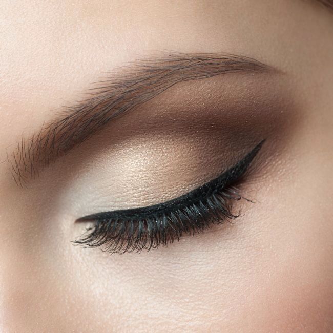 Makeup tone Tây tự nhiên với đôi lông mày góp phần tạo nên vẻ bí ẩn, lôi cuốn 