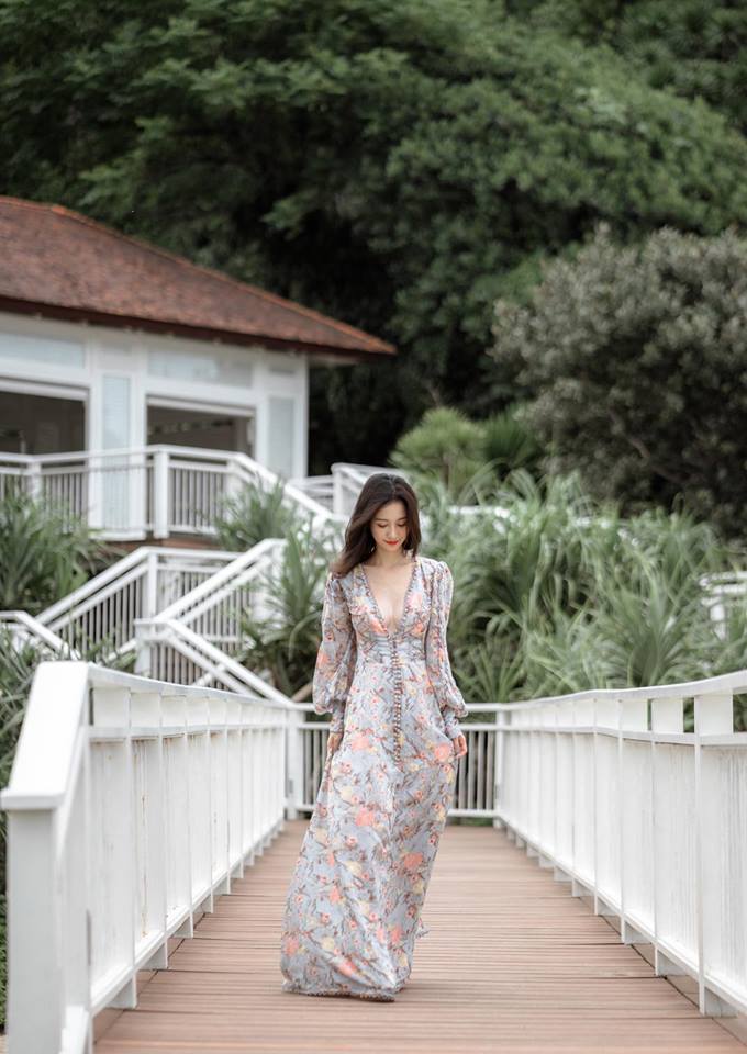 Jun Vũ mỹ nữ streetstyle váy maxi hoa