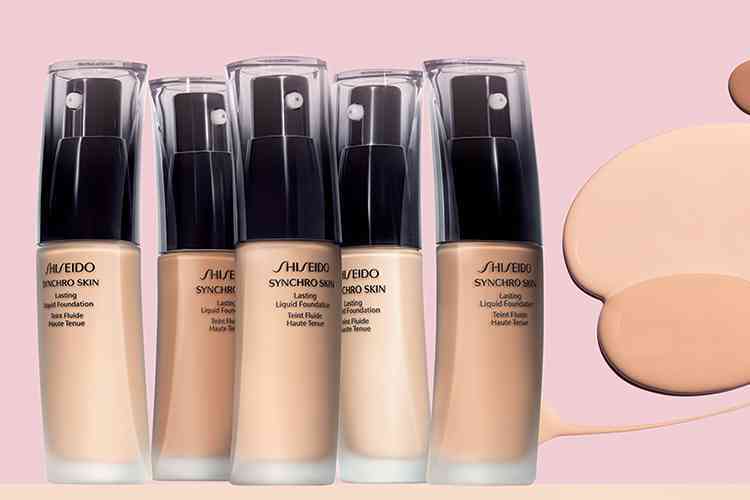 kem nền nào tốt cho da khô? Kem nền Shiseido Makeup Synchro Skin Lasting Liquid. (Ảnh: jamja.vn)