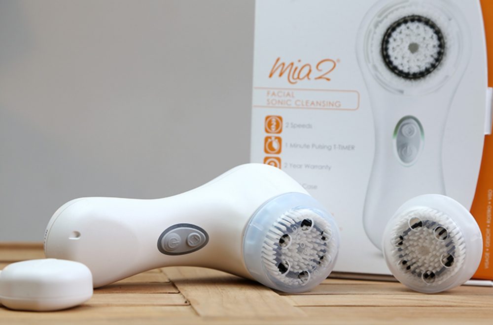 Máy rửa mặt nào tốt? Máy rửa mặt Clarisonic Mia 2 là máy rửa mặt cao cấp. (Ảnh:  katarinalagus.com)