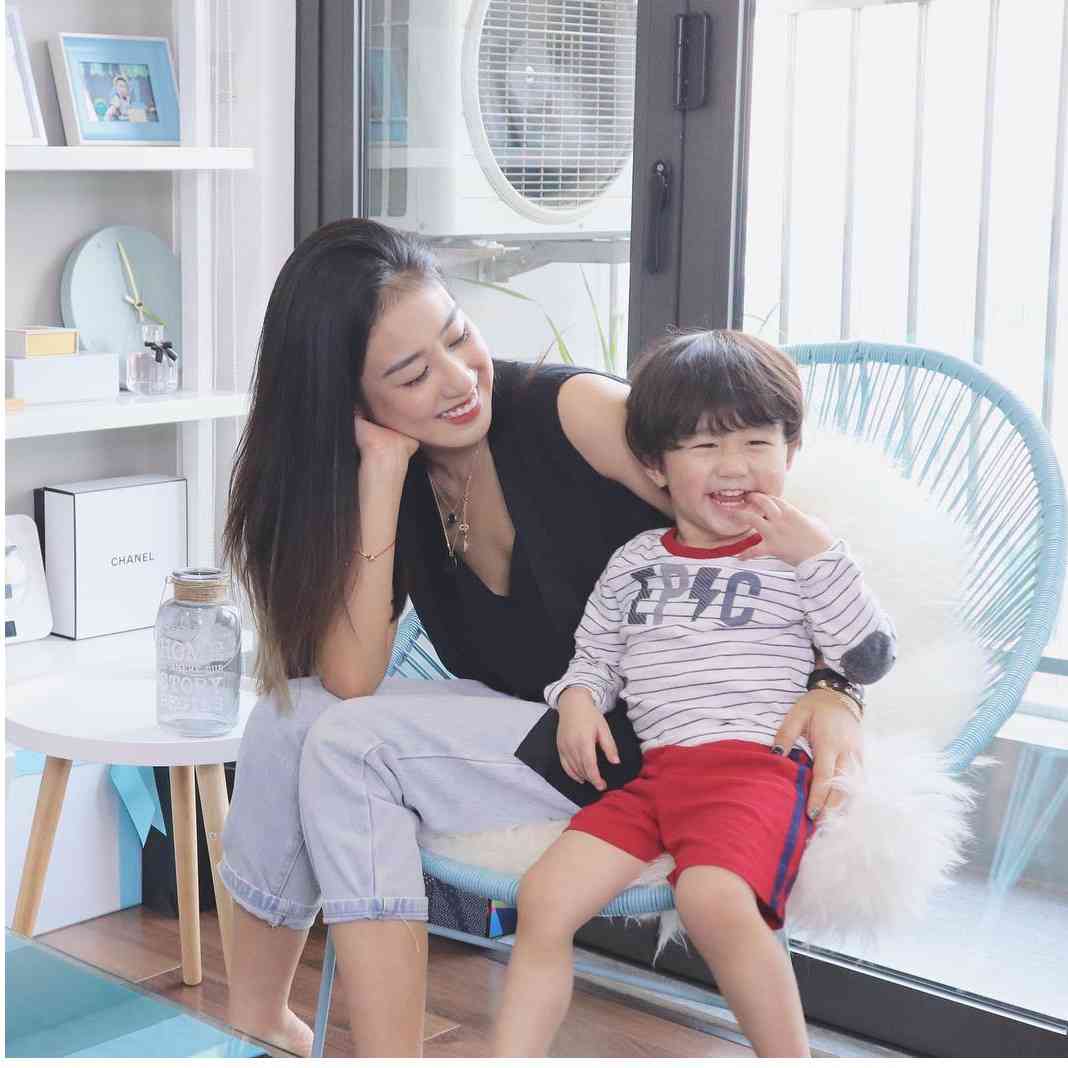 Phong cách thời trang hot mom nổi tiếng nhất mạng xã hội 1