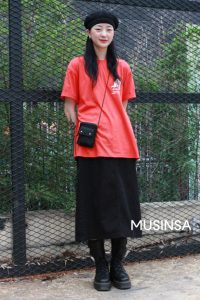 Street Style giới trẻ Hàn tuần qua: Sự lên ngôi của những chiếc áo thun unisex