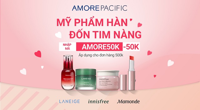 Xu hướng trang điểm và chăm sóc da Hàn Quốc ngày càng được quan tâm trong cộng đồng làm đẹp. Làn sóng chăm sóc sắc đẹp Hàn Quốc cũng đang phát triển mạnh mẽ ở nước ta. Kéo theo đó là những tìm kiếm về tips chăm sóc da, mỹ phẩm Hàn,... Hãy cùng Shopee điểm danh những thương hiệu mỹ phẩm Hàn Quốc chính hãng được yêu thích nhất trên Shopee nhé. Mỹ phẩm Hàn Quốc chính hãng Innisfree Sở dĩ Innisfree luôn nằm trong top mỹ phẩm được yêu thích nhất bởi các sản phẩm đều có nguồn gốc từ thiên nhiên. Với những nguyên liệu sạch nhất được lấy từ hòn đảo JeJu xinh đẹp. Nhắc đến Innisfree không thể không nhắc đến Jeju Cherry Blossom. Em này không chỉ chiếm được lòng các cô nàng bởi vẻ ngoài ngọt ngào, nữ tính mà có cả các thành phần vô cùng có ích bên trong. Niacinamide: Là một dạng Vitamin B3. Niacinamide có tác dụng dưỡng trắng. Giảm các đốm nâu tàn nhang trên bề mặt da. Điều chỉnh tiết bã dầu và chống lão hóa. Cá nhân mình không đánh giá cao khả năng điều chỉnh tiết bã dầu của em nó. Vì khi thức dậy mỗi sáng mình vẫn thấy lượng dầu nhiều trên mặt. Betaine: Có tác dụng dưỡng ẩm cho da. Chống da khô, thô ráp bởi chúng có khả năng hút độ ẩm từ môi trường bên ngoài và bên trong da lên trên bề mặt. Giúp da có được độ ẩm và trở nên mềm mại hơn. Mỹ phẩm ngàn hoa Mamonde Nhắc đến Mamonde tín đồ làm đẹp sẽ nhớ ngay đến vườn hoa thơm ngát và nhẹ tâng đúng không ạ. Không hổ danh là thương hiệu mỹ phẩm Hàn Quốc chính hãng luôn được săn đón. Toner Mamonde luôn đứng đầu trong top tìm kiếm. Không chỉ bởi thành phần thiên nhiên mà bao bì cũng rất bắt mắt. Không dừng lại ở đó, tín đồ làm đẹp còn giành sự sủng ái hết mực cho sản phẩm Son bút chì Mamonde Creamy Tint nữa. Là son dạng sáp kết hợp son thỏi, son tint và son dưỡng. Son có kết cấu dạng kem, cho cảm giác mềm mượt trên môi nhưng vẫn mịn lì. Đặc biệt còn cung cấp độ ẩm cho môi tức thì. Giúp môi mịn mướt và dưỡng ẩm khi sử dụng.  Nuôi dưỡng vẻ đẹp khi ngủ với mỹ phẩm Laneige  Mệt mỏi, căng thẳng, bận rộn và stress bủa vây. Bạn cảm thấy như bất lực vì dưỡng da dường nhưng không hiệu quả. Bí quyết của các tín đồ làm đẹp xứ Hàn chính là mặt nạ ngủ. Bởi làn da được khôi phục mạnh mẽ chăm sóc hiệu quả nhất vào ban đêm. Và bạn có biết, Laneige với hơn 17 năm nghiên cứu về mặt nạ ngủ, đã có hơn 200 triệu sản phẩm được bán ra từ 2002, yêu thích trên 500 thành phố lớn. Cải tiến với công thức nước rễ Hoa anh thảo giúp thanh lọc da. Bộ sưu tập mặt nạ ngủ từ Laneige phong phú cho mọi lựa làn da của bạn.  Water Sleeping Mask một trong các siêu phẩm mặt nạ ngủ làm nên tên tuổi Laneige giúp da thanh lọc, dưỡng ẩm và thư giãn. Cica Sleeping Mask củng cố hàng rào bảo vệ da, an toàn cho da nhạy cảm, mặt nạ ngủ cho môi căng mọng  Lip Sleeping Mask bảo bối không thể thiếu cho mọi cô gái Eye Sleeping Mask cải thiện mắt sưng, làm sáng và giữ ẩm vùng da quanh mắt.  Mua mỹ phẩm Hàn Quốc chính hãng ở đâu? Nếu bạn đang phân vân không biết chọn mua mỹ phẩm Hàn Quốc chính hãng ở đâu. Đừng ngần ngại click ngay ba địa chỉ mua hàng uy tín, đáng tin cậy dưới đây nhé Innisfree Official Store: https://shopee.vn/innisfreevietnam_officialstore Laneige Official Store: https://shopee.vn/laneigevn_officialstore Mamonde Official Store: https://shopee.vn/mamondevietnam_officialstore Đặc biệt, không dừng lại ở đó. Một sự kiện vô cùng hoành tráng và độc quyền tại Shopee sẽ diễn ra vào ngày 13-14/10 mang tên “Mỹ phẩm Hàn – đốn tim nàng”. Với hàng loạt các ưu đãi hấp dẫn sau: Đại tiệc đồng giá 299K – 399K – 499K Voucher hot AMORE50K giảm 50K cho Đơn hàng từ 500K Quà tặng độc quyền chỉ có tại Shopee Truy cập ngay: https://shopee.vn/m/uu-dai-my-pham-han để săn sale chính hãng ngay các nàng nhé!