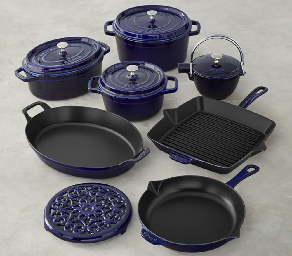 Посуда из чугуна. Staub посуда. Staub Cookware. Набор чугунной посуды.