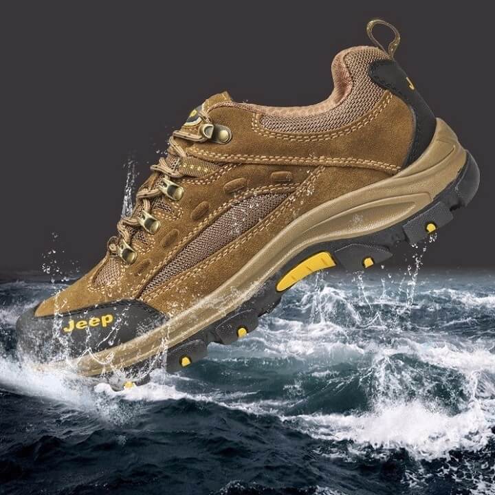 Giày thể thao chống nước có kiểu dáng thiết kế gần giống với các mẫu giày thể thao thông thường