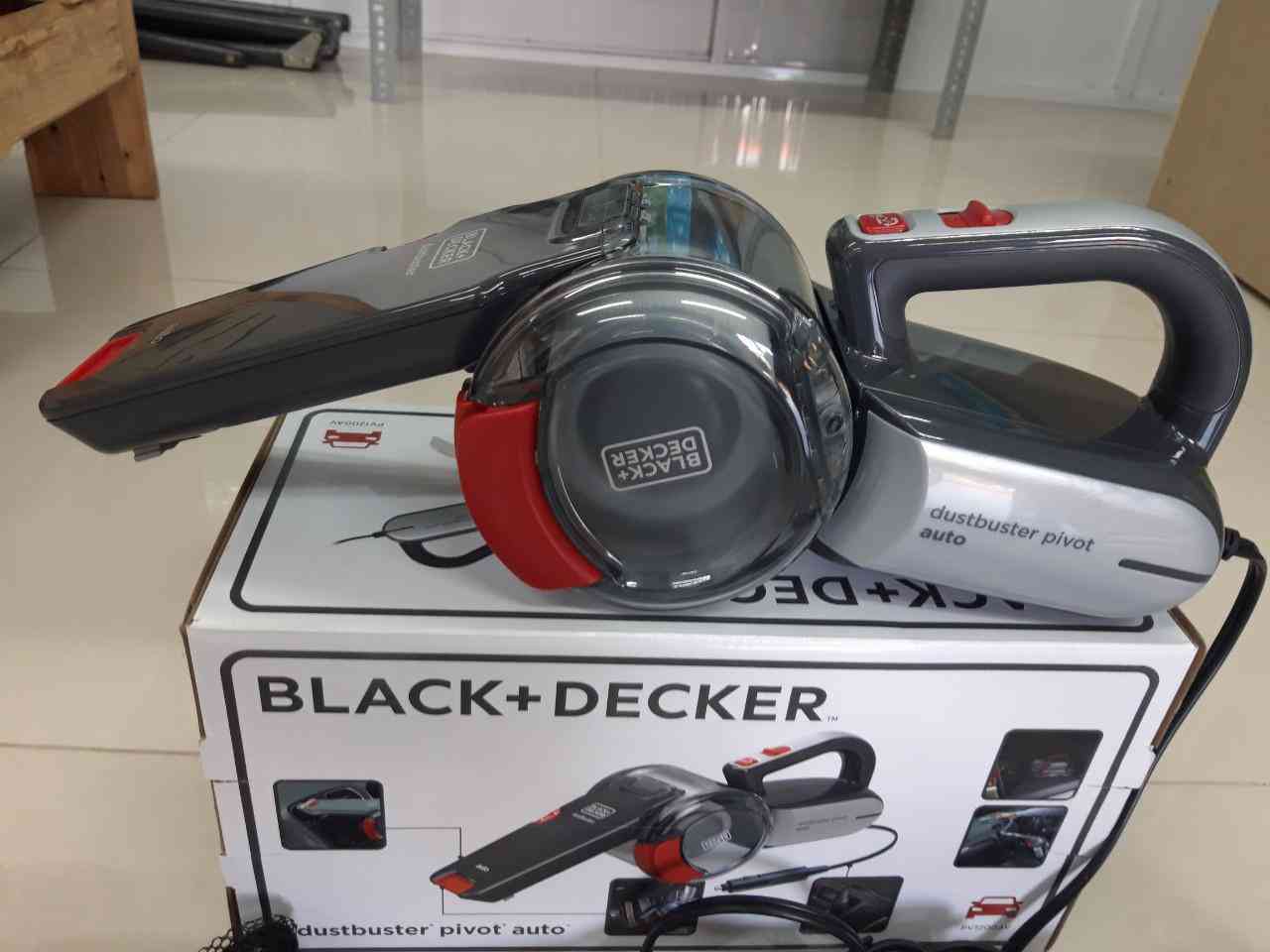 Máy hút bụi ô tô Black Decker PAV1205. (Ảnh: meta.vn)