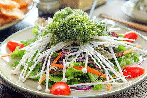 Cách làm salad chay với rong nho