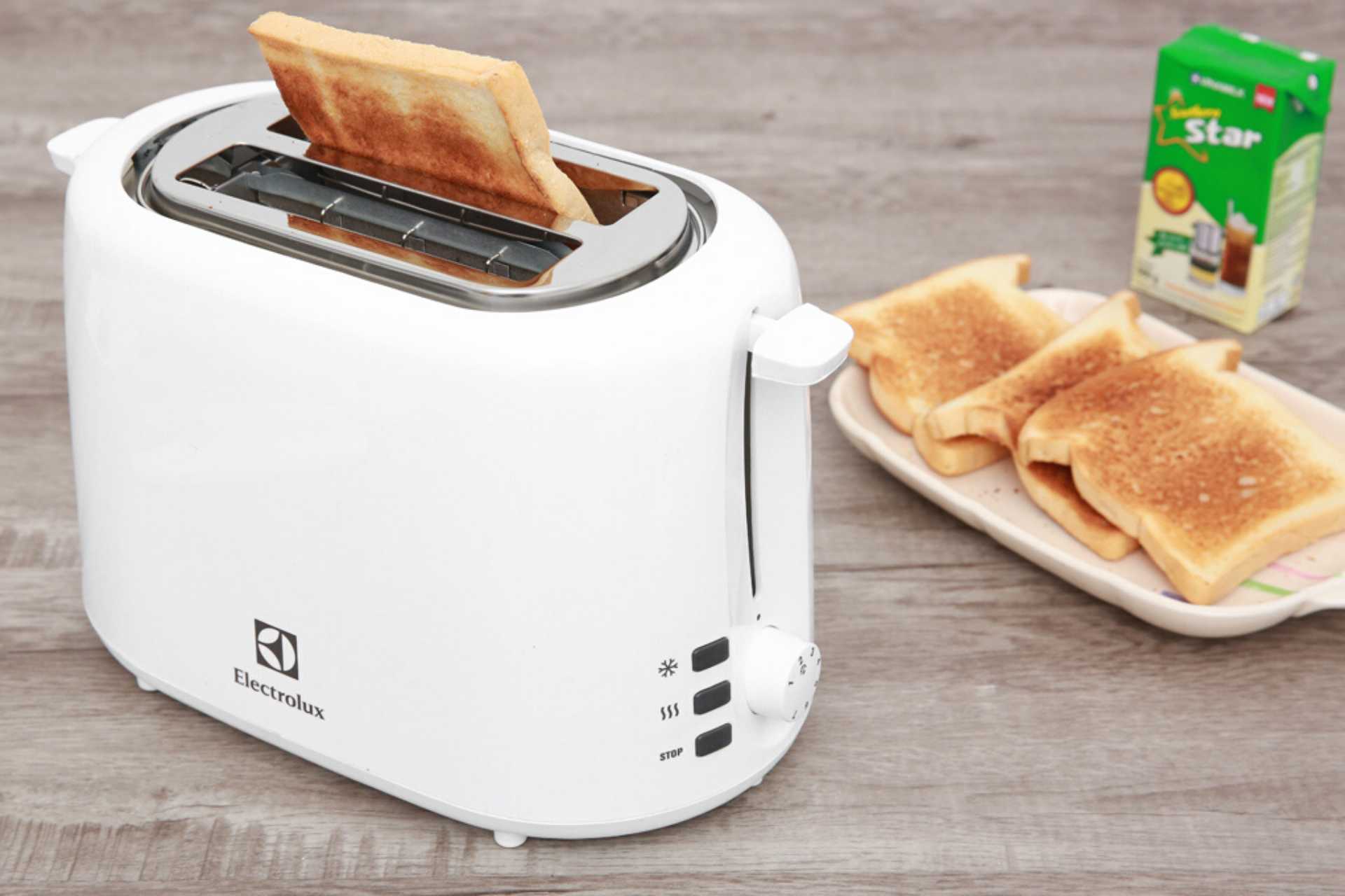 Máy nướng bánh mì Electrolux