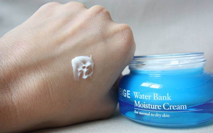Kem dưỡng ẩm dạng cream sẽ thích hợp cho da nhờn ít và vừa phải (Ảnh: urashop8x.com)