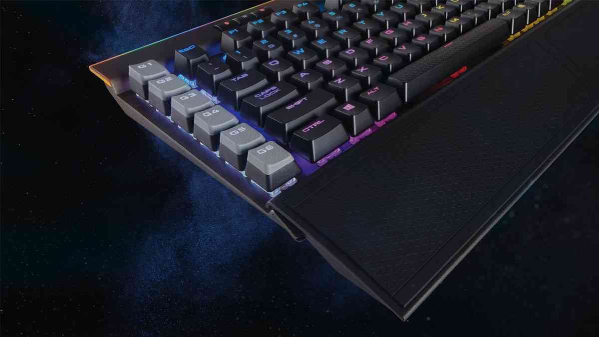 Corsair K95 RGB Platinum là loại bàn phím cơ tốt nhất cho các game thủ