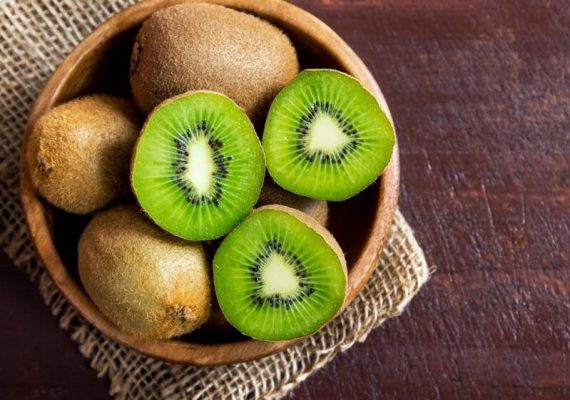 Lượng vitamin C và caroten có trong kiwi còn giúp giảm nguy cơ mắc bệnh tim mạch