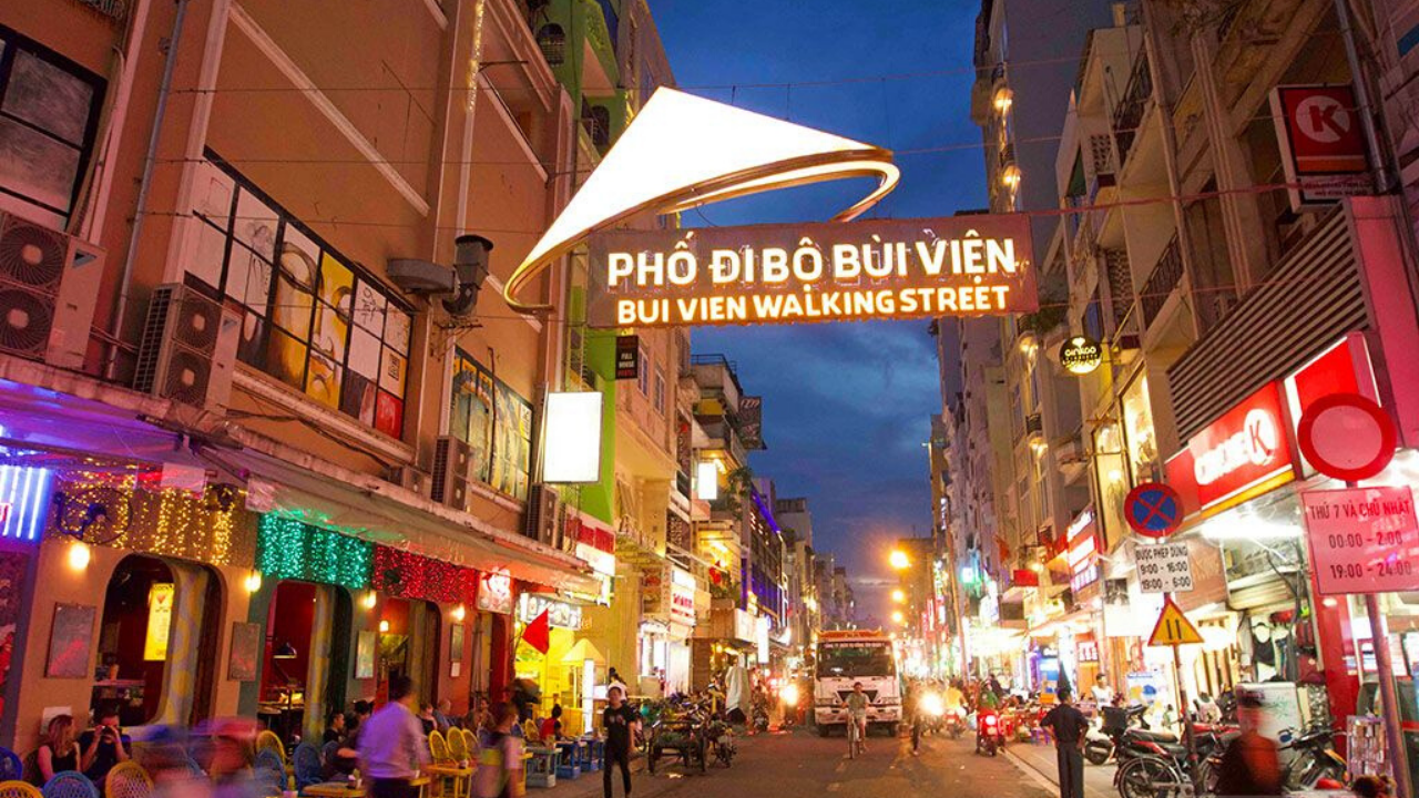 Phố Tây Bùi Viện mang đến không khí náo nhiệt cho ngày Valentine