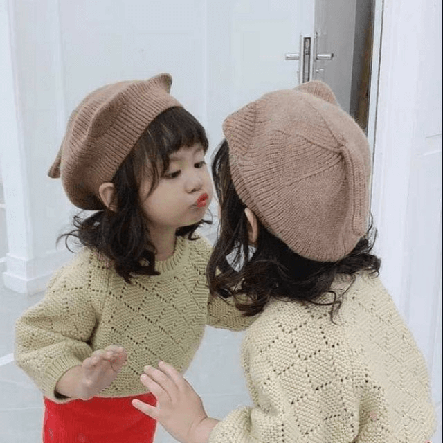 Mũ len tai mèo là một trong những mẫu mũ len đẹp cho bé gái