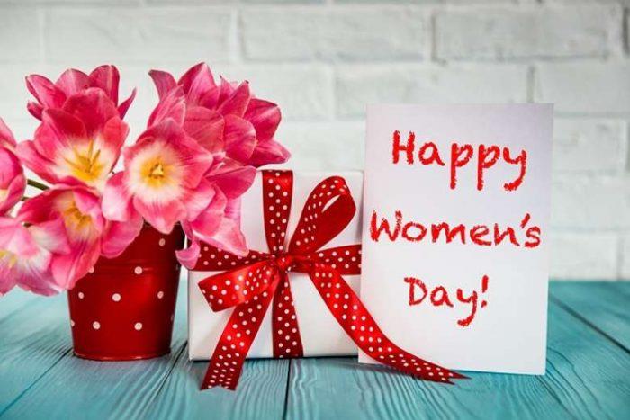 Luôn dành tặng những bó hoa tươi thắm và món quà ý nghĩa cho những người phụ nữ thân yêu