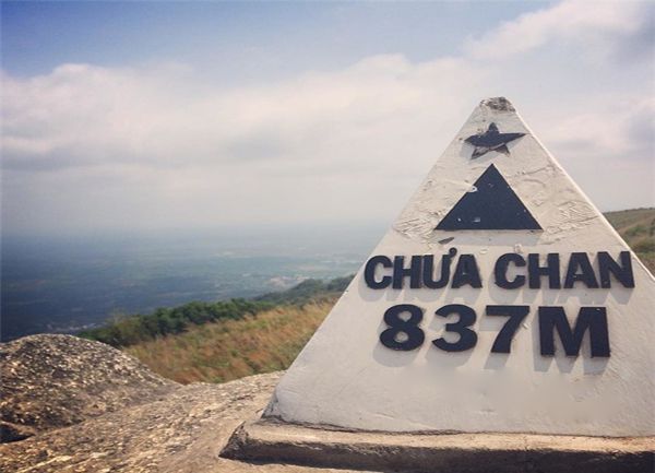Núi Chứa Chan là đỉnh núi cao thứ hai của vùng Đông Nam Bộ.