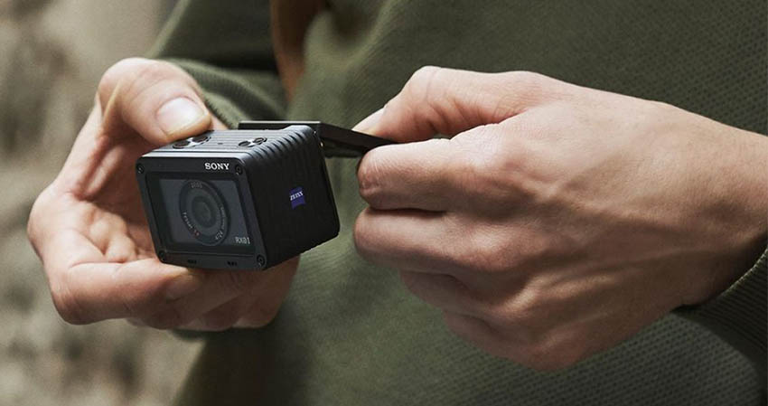 Camera Sony RX0 II có khả năng chống va đập, chống nước tốt trong khi quay 4K