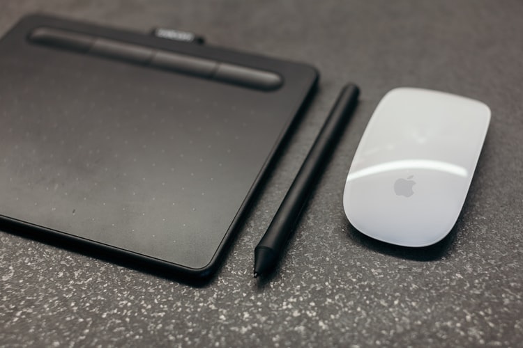 Wacom nổi trội về tính năng, Huion có thể mạnh về ngoại hình.