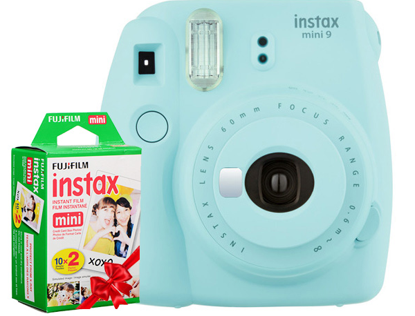 Máy Fujifilm Instax mini 9 sử dụng loại film Instax mini có kích thước tương đương 1 chiếc thẻ tín dụng