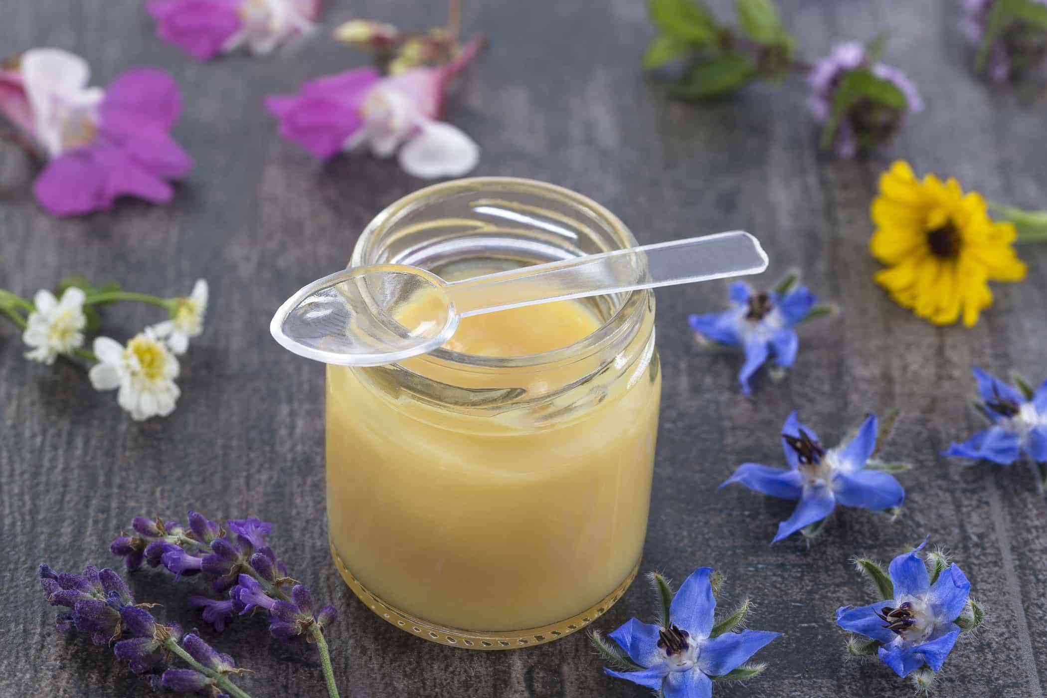 Sữa ong chúa là phương pháp giảm cân an toàn bằng cách làm giảm đường huyết và đốt cháy mỡ dư thừa.
