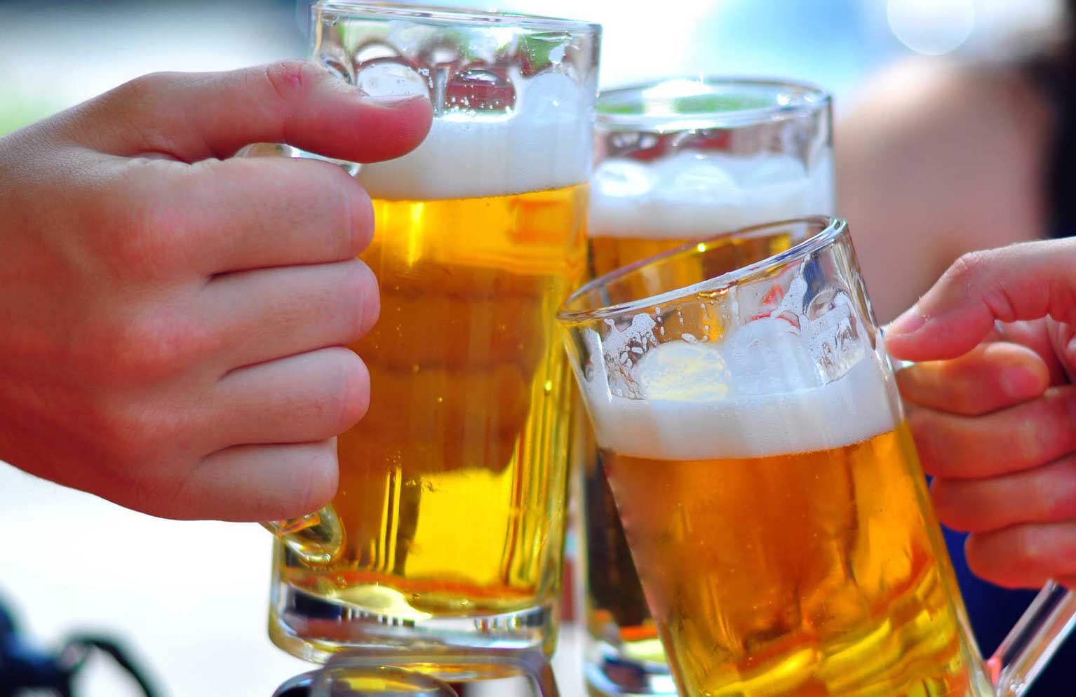 Uống nhiều rượu bia cùng với sầu riêng không tốt cho sức khỏe.