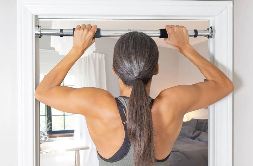 Xà đơn là dụng cụ tập Gym tại nhà cho nữ giúp đem lại một cơ thể dẻo dai, săn chắc.