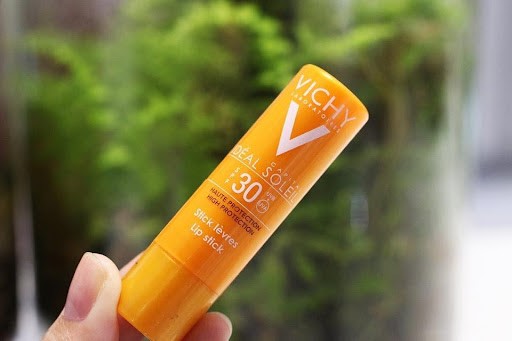 Son dưỡng môi chống nắng Vichy được nhiều tín đồ làm đẹp ưa chuộng.