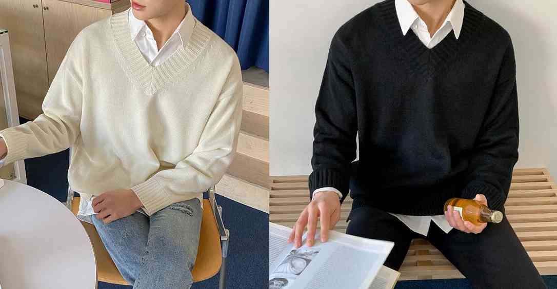 sweater phom rộng và sơ mi trắng