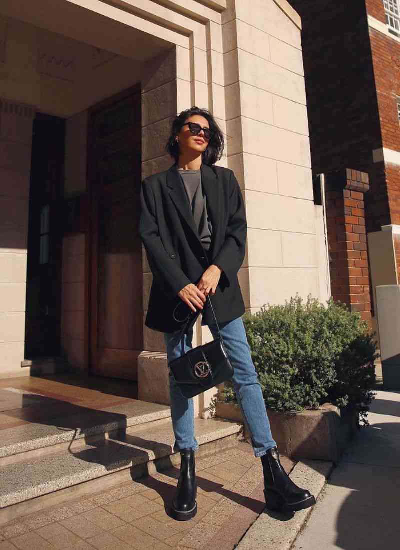 Phối giày chelsea boots nữ với áo khoác blazer 