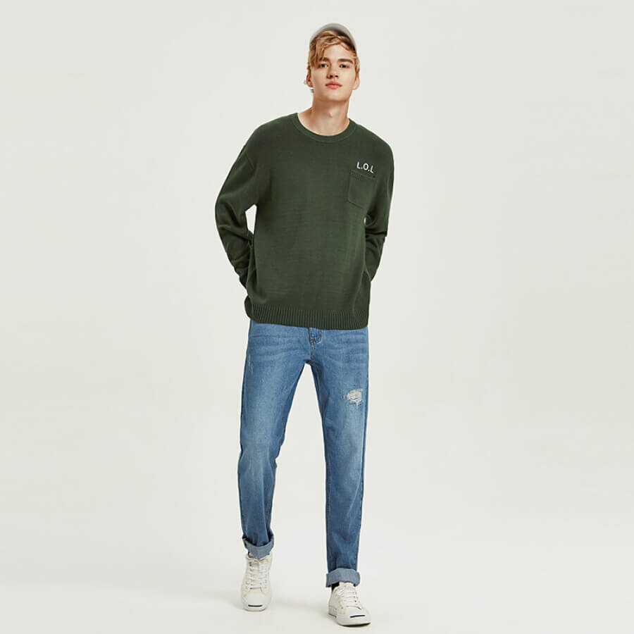 Quần jean với áo sweater nam 