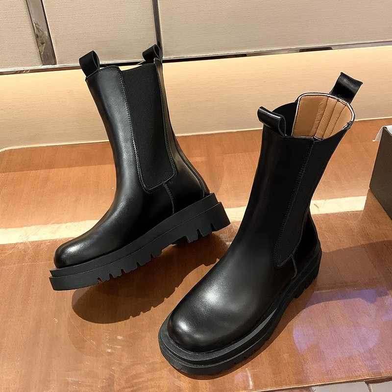 Gợi ý cách phối đồ với chelsea boots nữ cá tính, chuẩn Fashion 2