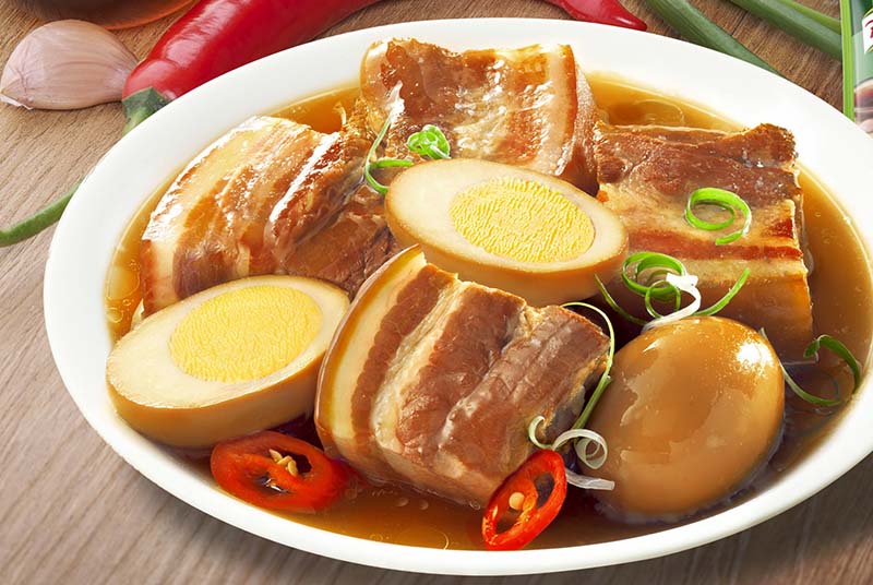 Thịt kho tàu - món ăn cổ truyền ngày Tết của người Việt. 