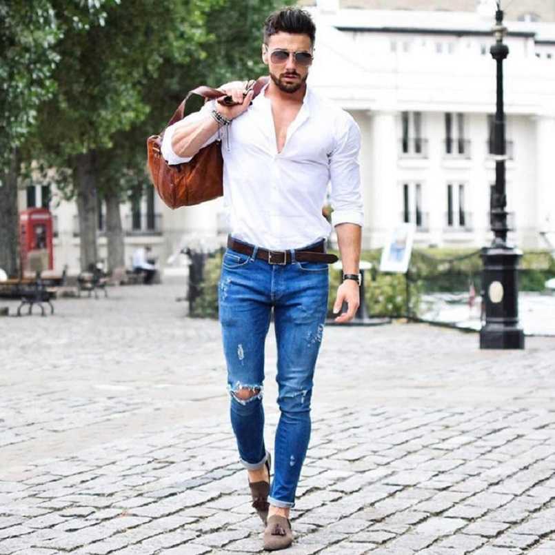 Kết hợp quần jeans, áo sơ mi cùng cặp công sở luôn tạo nên sức hút khó tả cho các chàng trai