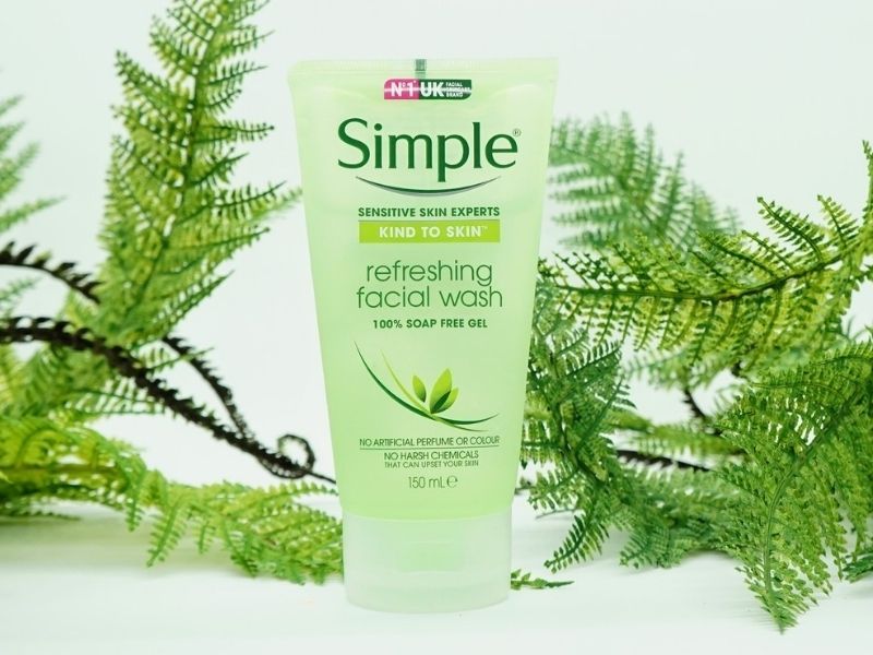 Tuýp sữa rửa mặt Simple Refreshing Facial Wash