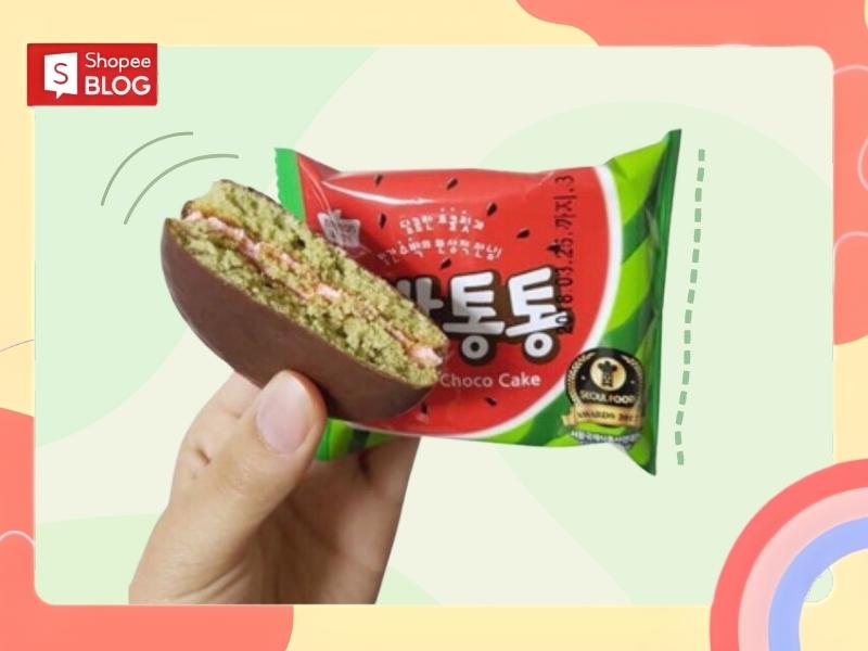 Chocopie dưa hấu là loại bánh ngọt yêu thích của nhiều idol Hàn Quốc  (Nguồn: Shopee Blog)