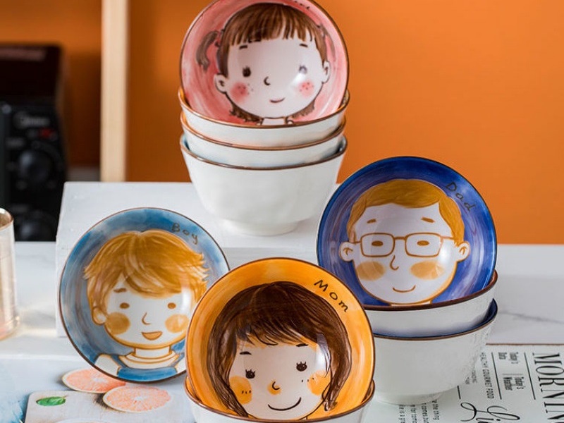 Bát sứ họa tiết gia đình