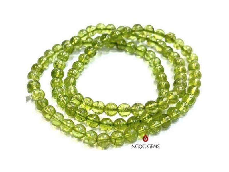 Vòng tay đá Peridot cho mệnh Hoả (Nguồn: Shopee.vn)