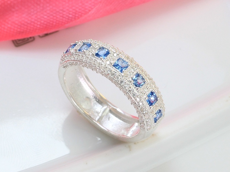 Nhẫn đá Topaz xanh cho người mệnh Mộc