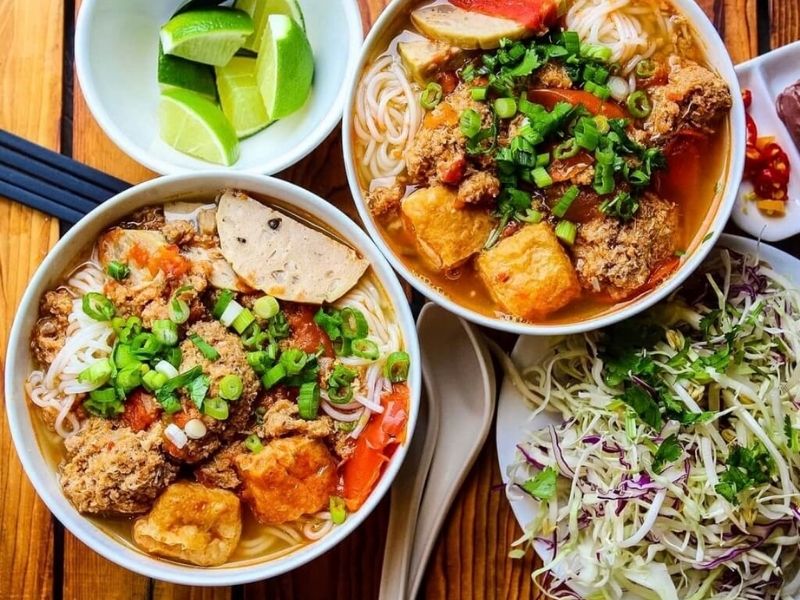 Bún riêu cua là món ăn truyền thống  