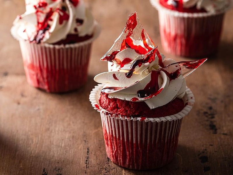 Bánh red velvet cupcake với cốt bánh mềm mịn