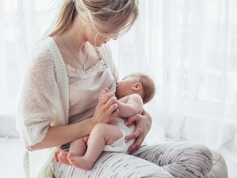 Đối với trẻ sơ sinh, sữa mẹ là nguồn cung dưỡng chất vô cùng quan trọng