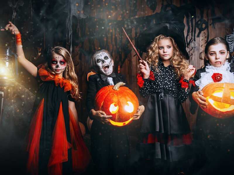 Nhiều quan niệm cho rằng hóa trang ngày Halloween sẽ giúp xua đuổi tà ma