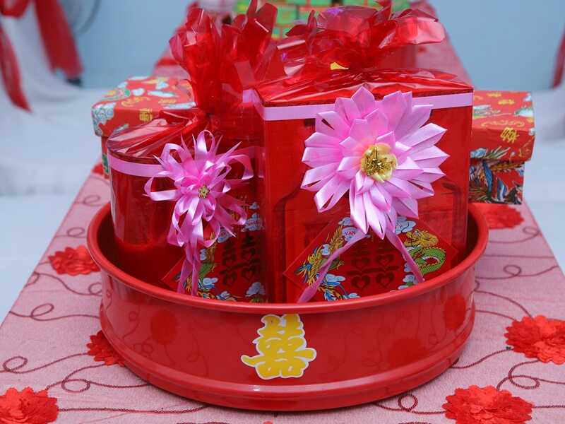 Mâm trà rượu để dâng lên ông bà tổ tiên