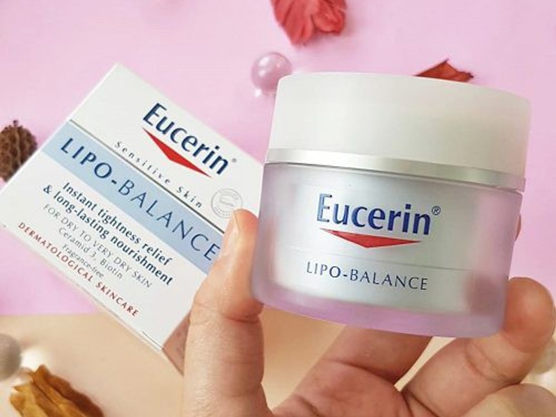 Review kem dưỡng ẩm cho da khô Eucerin Lipo-Balance Intensive có thiết kế dạng hũ nhỏ gọn, cầm chắc tay