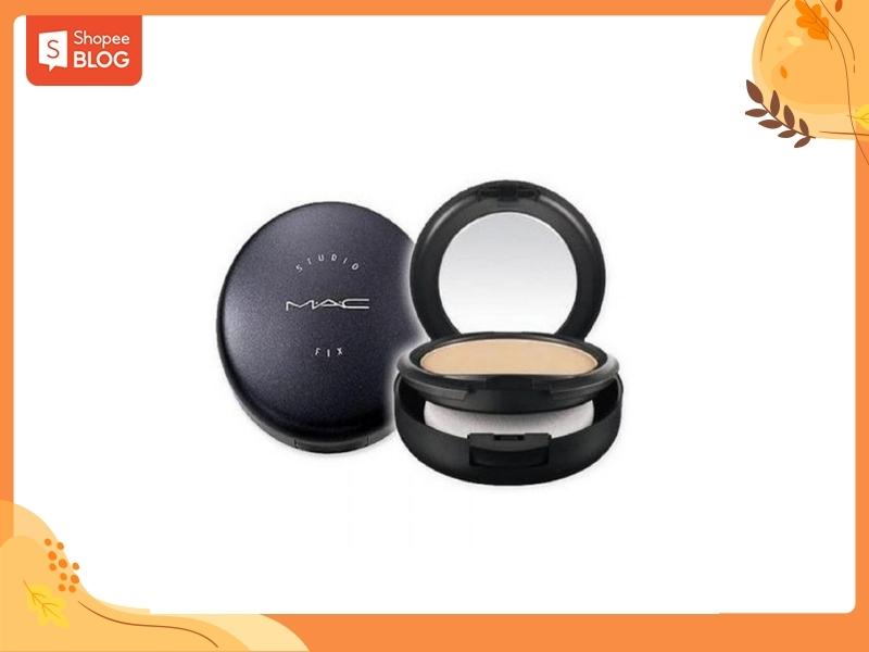 Phấn phủ M.A.C Studio Waterweight Pressed Powder có độ che phủ và khả năng dưỡng ẩm tốt 