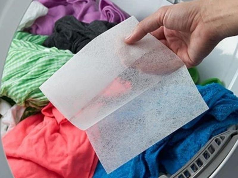 Giặt quần áo thơm lâu hơn với giấy thơm 