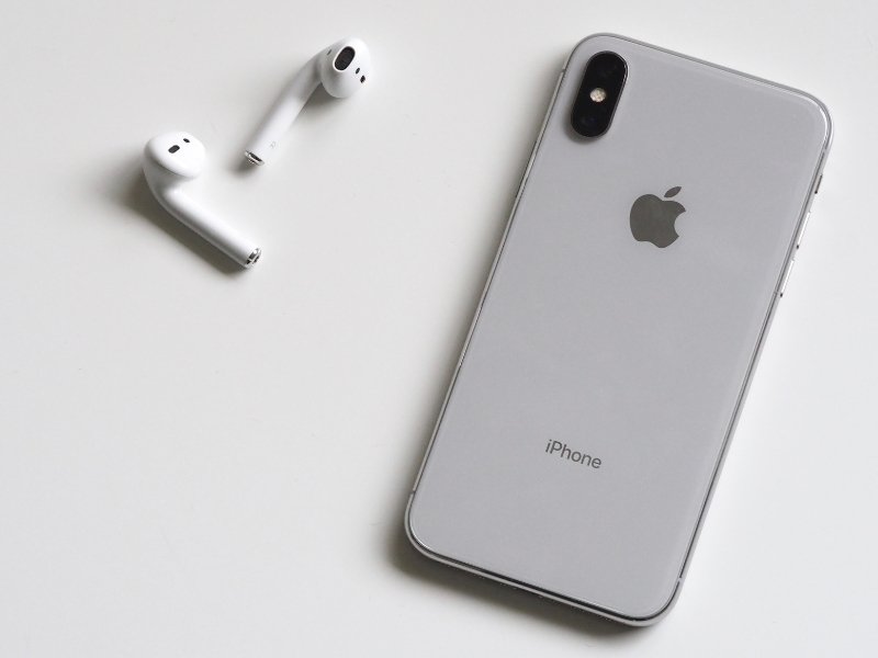 Khi dùng AirPods chính hãng thì chỉ cần kết nối ở lần đầu tiên sử dụng