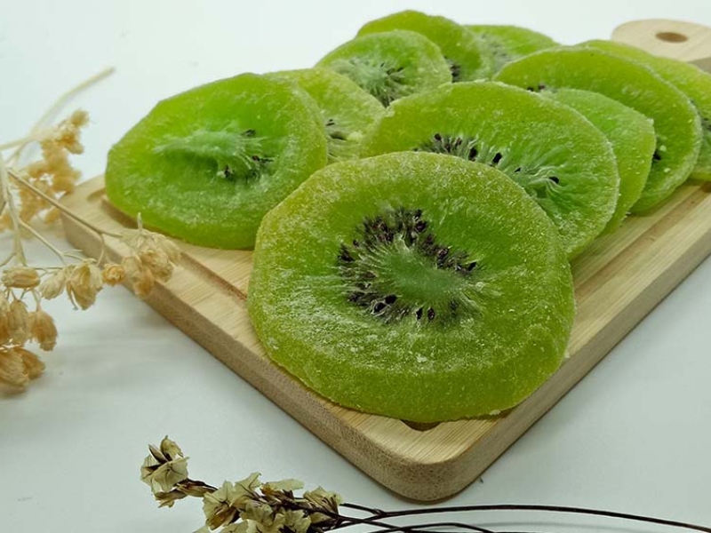 Kiwi sấy dẻo tẩm đường được ưu ái đưa vào danh sách đồ ăn vặt ngày Tết phải thử. (Nguồn: maysayhaitan.com)