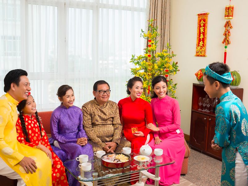 Gợi ý câu chúc xông nhà cho năm mới.